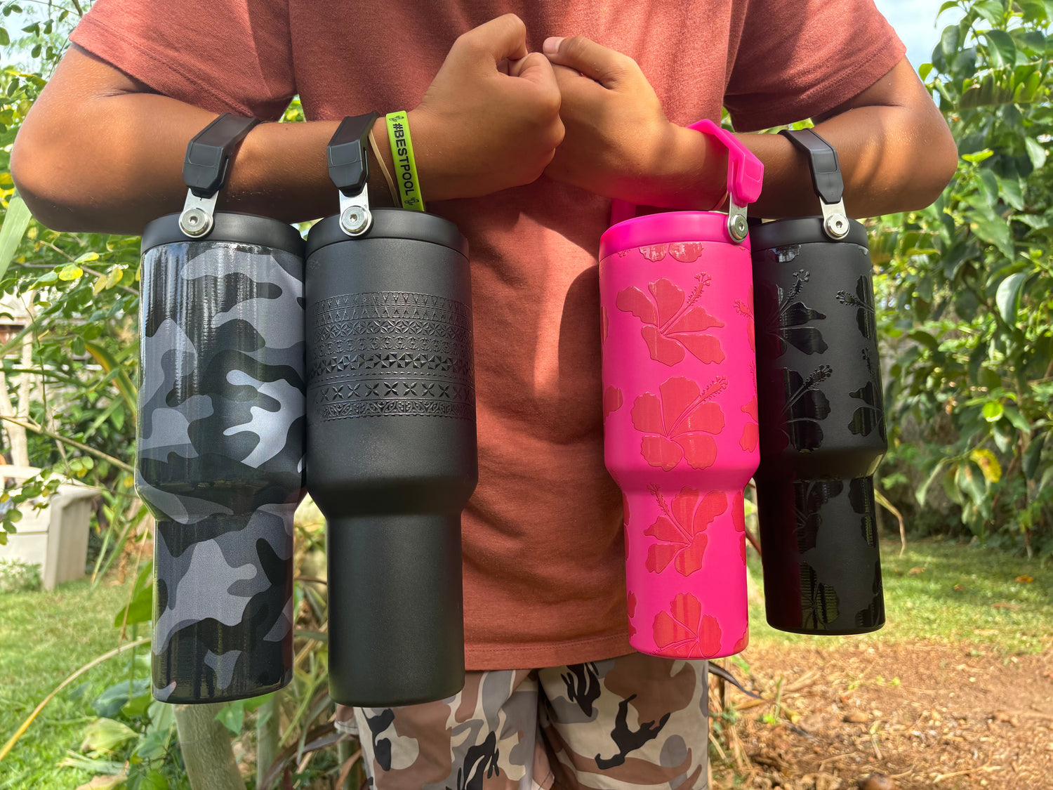 BLACK-ON-BLACK HIBISCUS ROWS TUMBLER