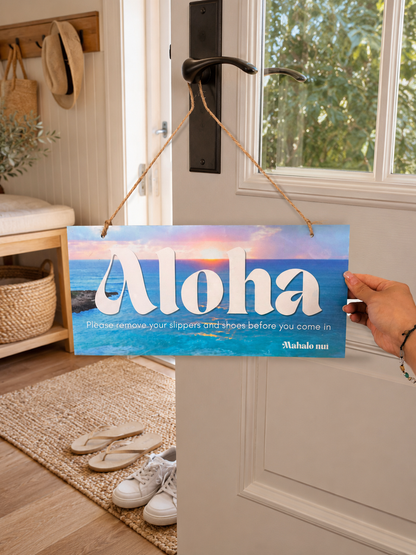 Wēlina Mai (welcome) signs